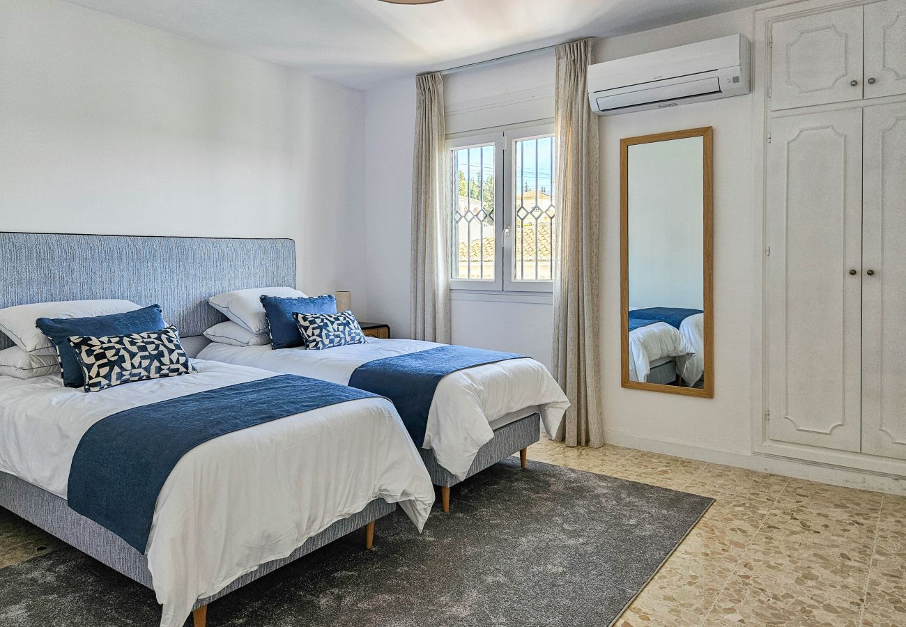 Villa in Mijas Costa - Villa with Private Pool in La Sierrezuela - Villa Las Mariposas