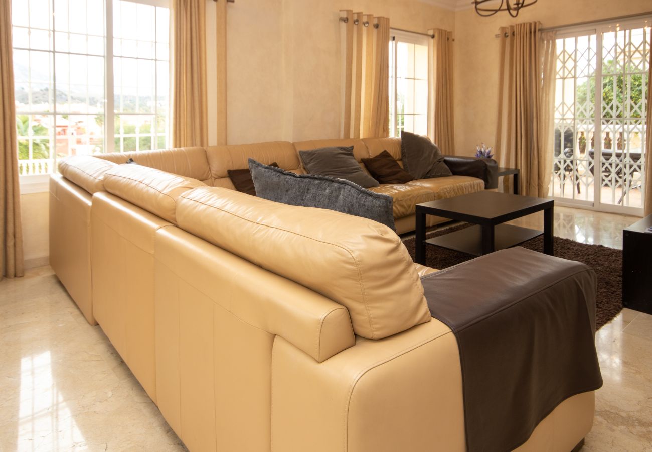 Villa in Mijas Costa - Four bedroom villa to rent in Mijas Costa