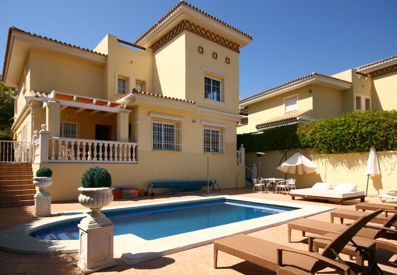 Villa in Mijas Costa - Four bedroom villa to rent in Mijas Costa