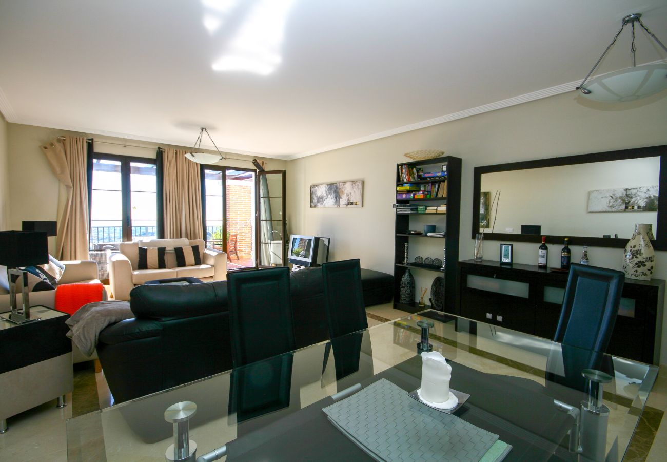 Apartment in Benahavís - 3 bedroom penthouse on the golf