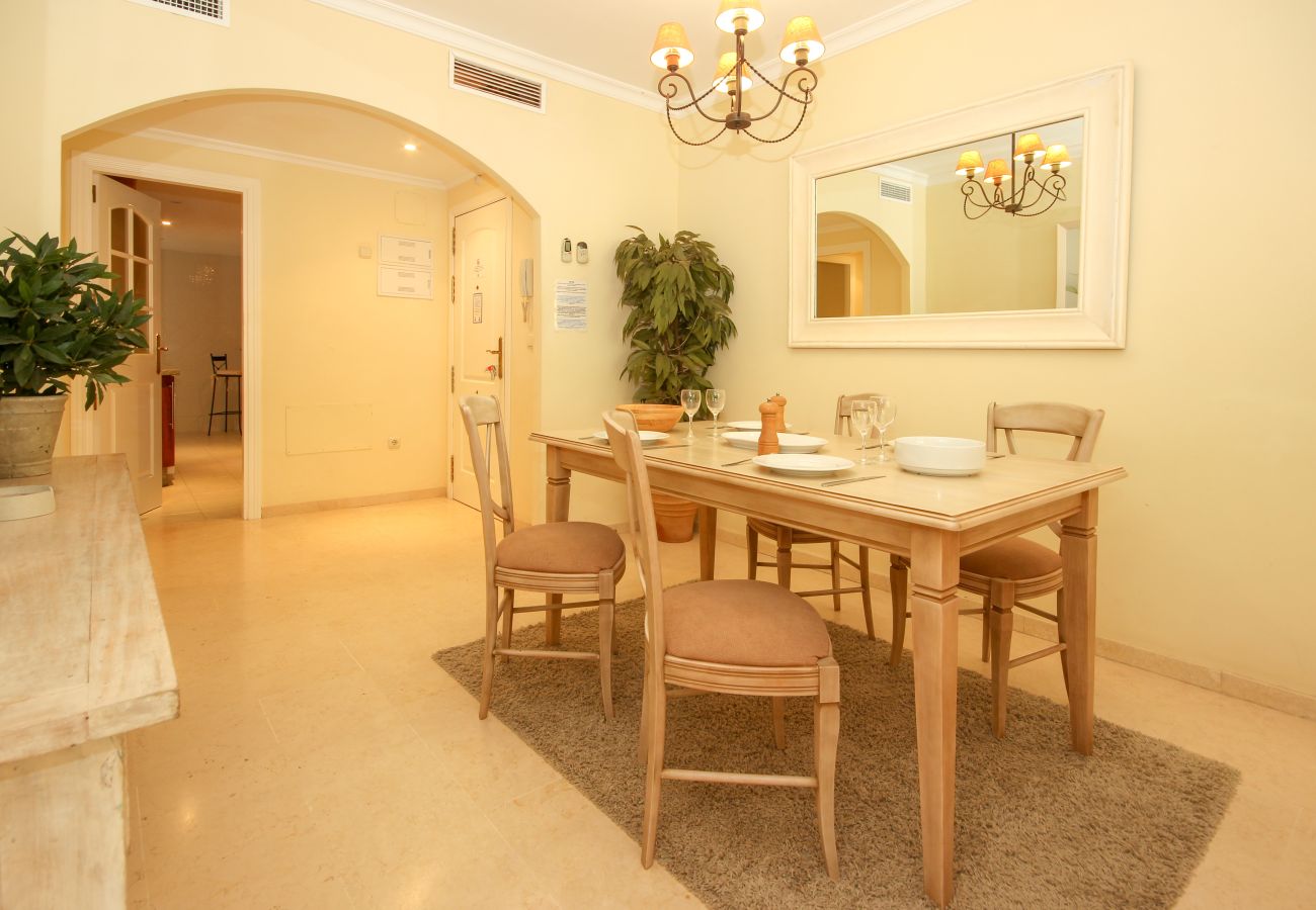 Apartment in Marbella - Two Bedroomed apartment to rent in Elviria Marbella