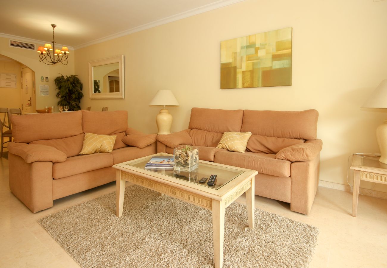 Apartment in Marbella - Two Bedroomed apartment to rent in Elviria Marbella
