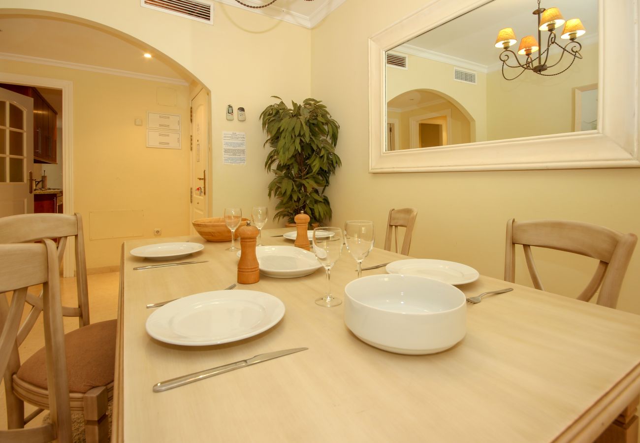 Apartment in Marbella - Two Bedroomed apartment to rent in Elviria Marbella