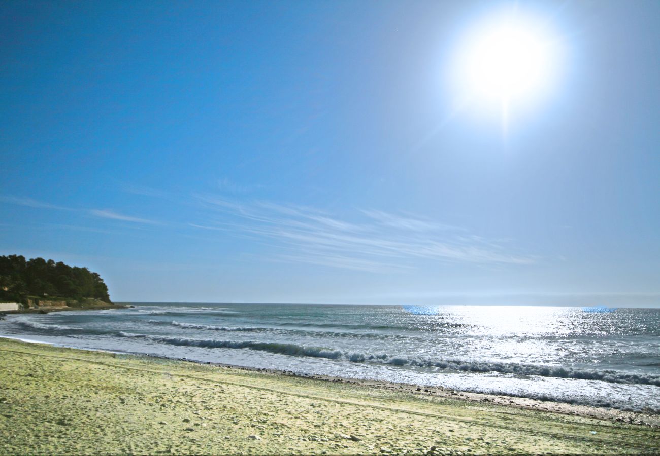 Apartment in Estepona - 2 Bed Beachfront Penthouse Apartment with private roof terrace and sea views, Playa del Angel