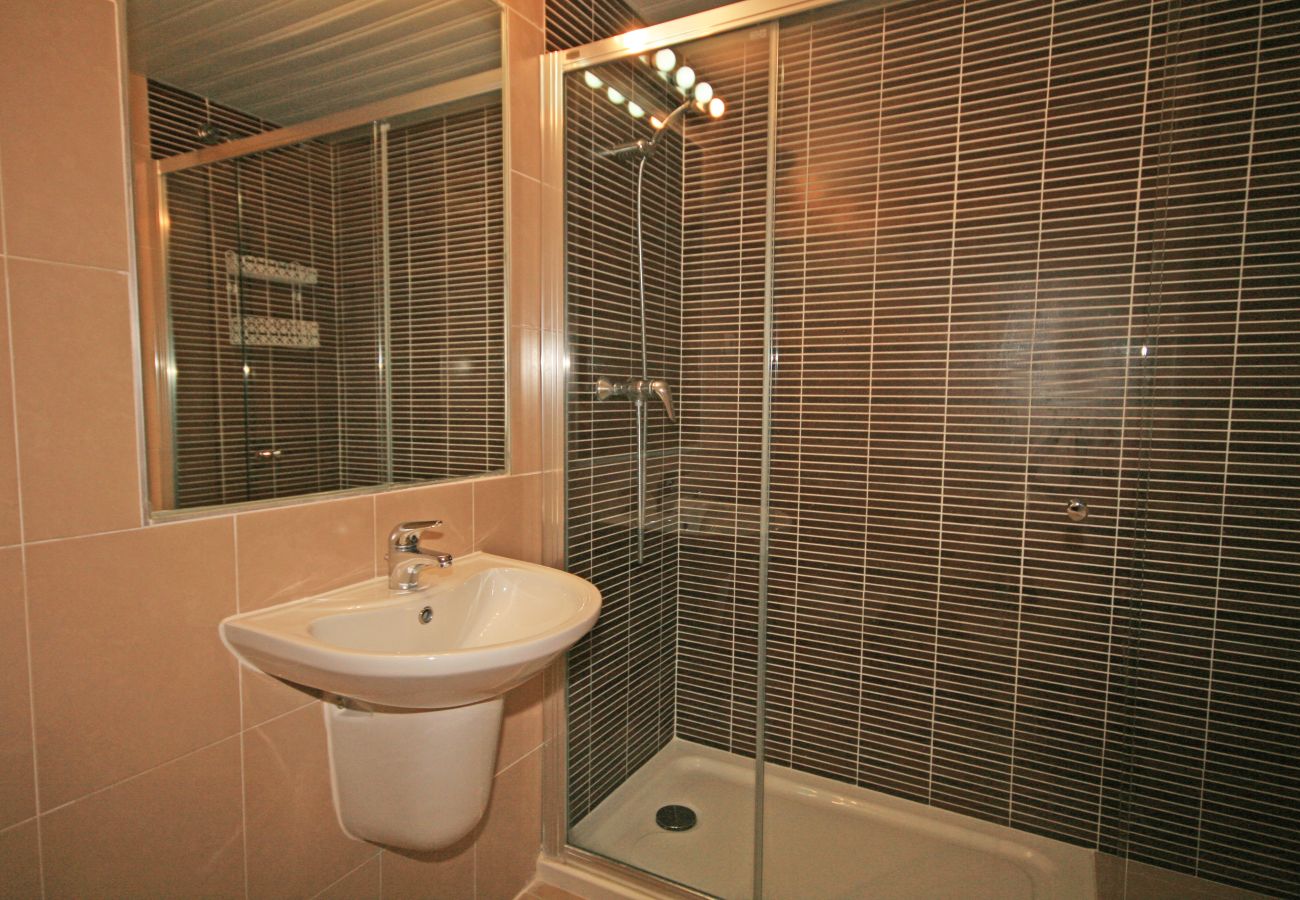 Apartment in Estepona - 2 Bed Beachfront Penthouse Apartment with private roof terrace and sea views, Playa del Angel