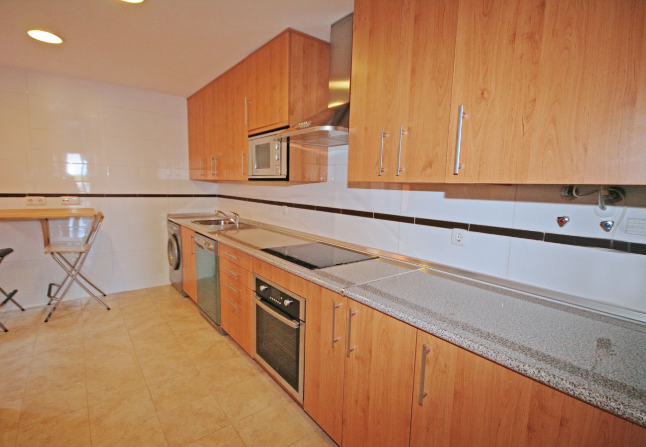 Apartment in Estepona - 2 Bed Beachfront Penthouse Apartment with private roof terrace and sea views, Playa del Angel