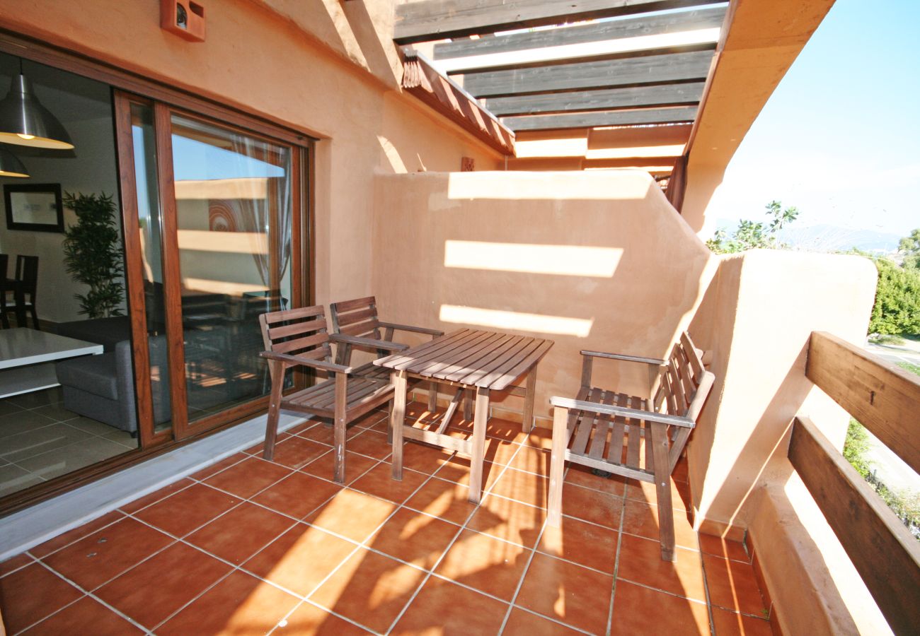 Apartment in Estepona - 2 Bed Beachfront Penthouse Apartment with private roof terrace and sea views, Playa del Angel