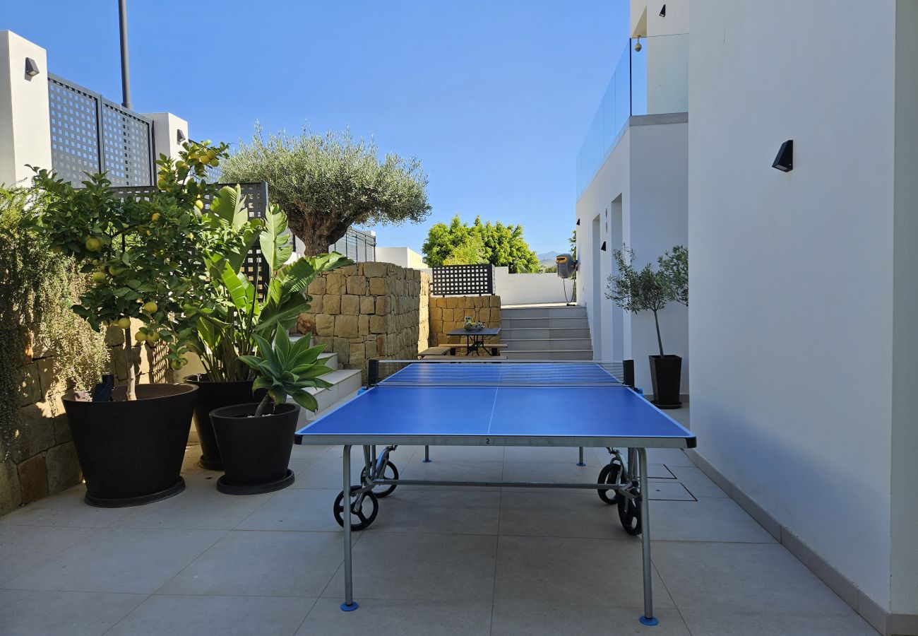 Villa in Estepona - Luxury 4 Bedroom Villa in Valle Romano, Estepona with private infinity pool and magnificent views