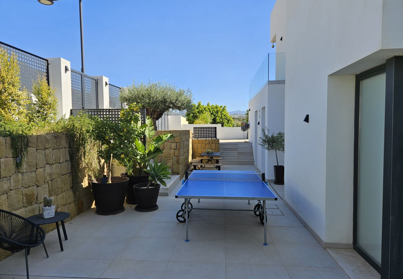Villa in Estepona - Luxury 4 Bedroom Villa in Valle Romano, Estepona with private infinity pool and magnificent views