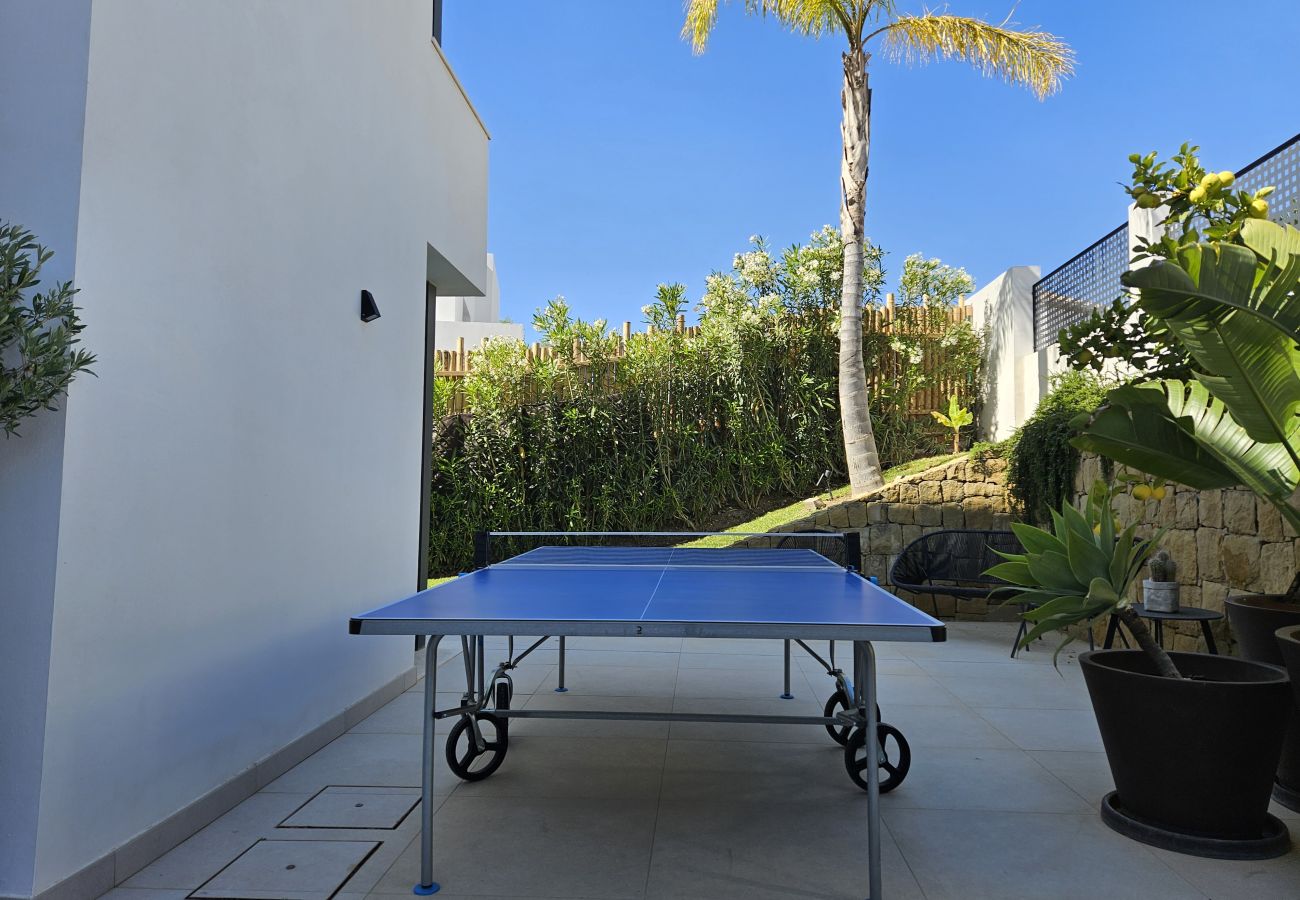 Villa in Estepona - Luxury 4 Bedroom Villa in Valle Romano, Estepona with private infinity pool and magnificent views