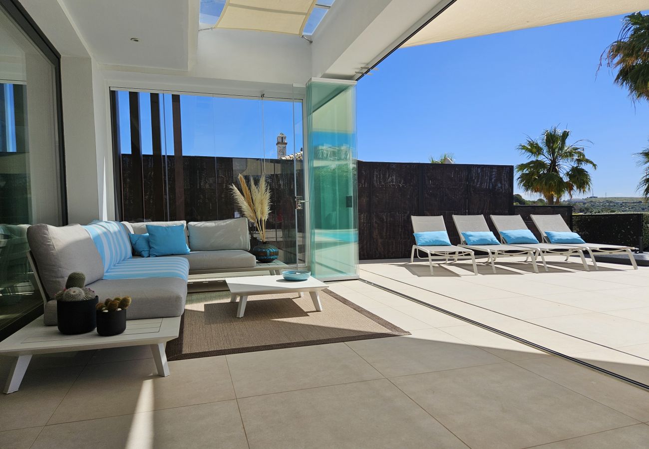 Villa in Estepona - Luxury 4 Bedroom Villa in Valle Romano, Estepona with private infinity pool and magnificent views