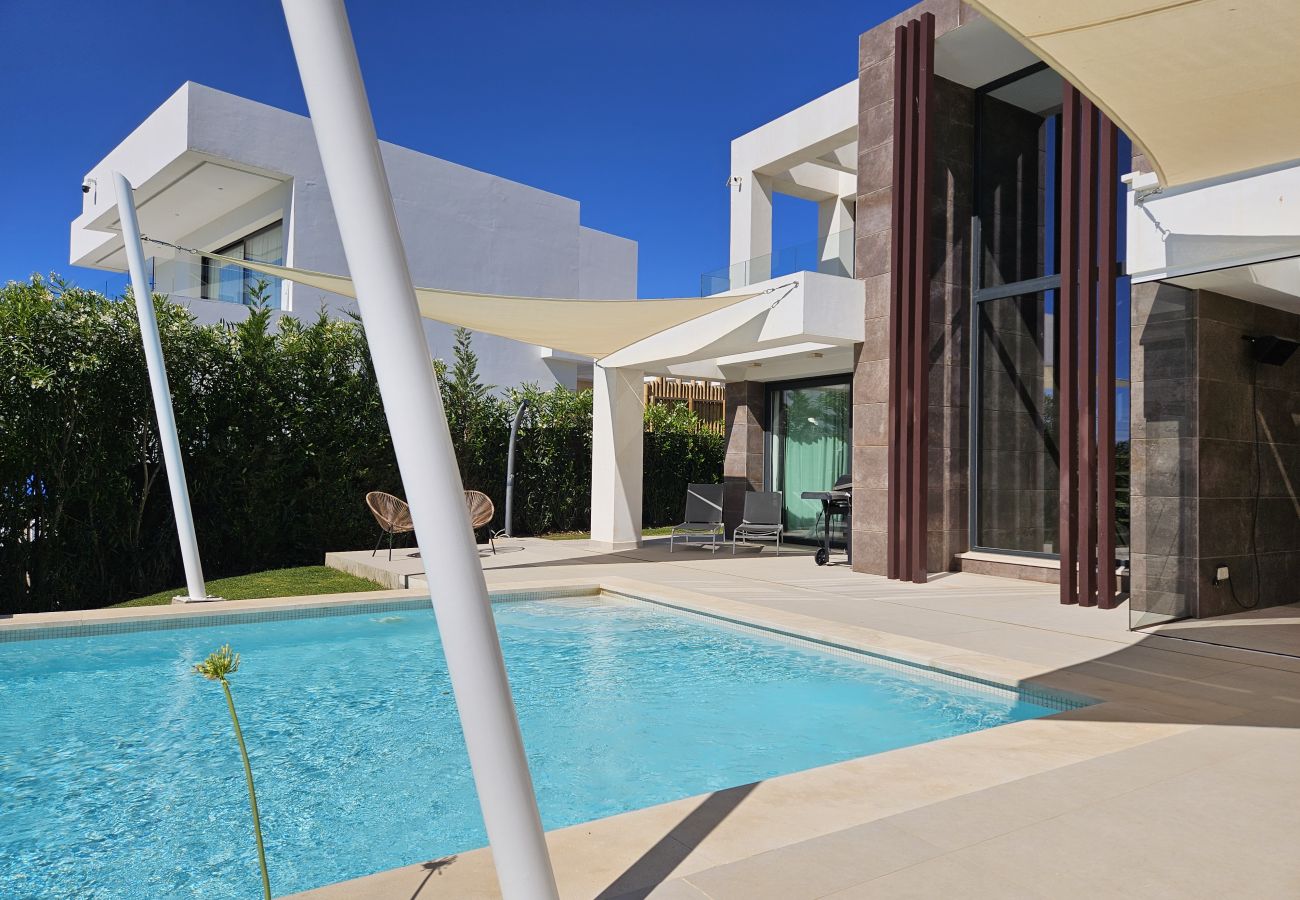 Villa in Estepona - Luxury 4 Bedroom Villa in Valle Romano, Estepona with private infinity pool and magnificent views