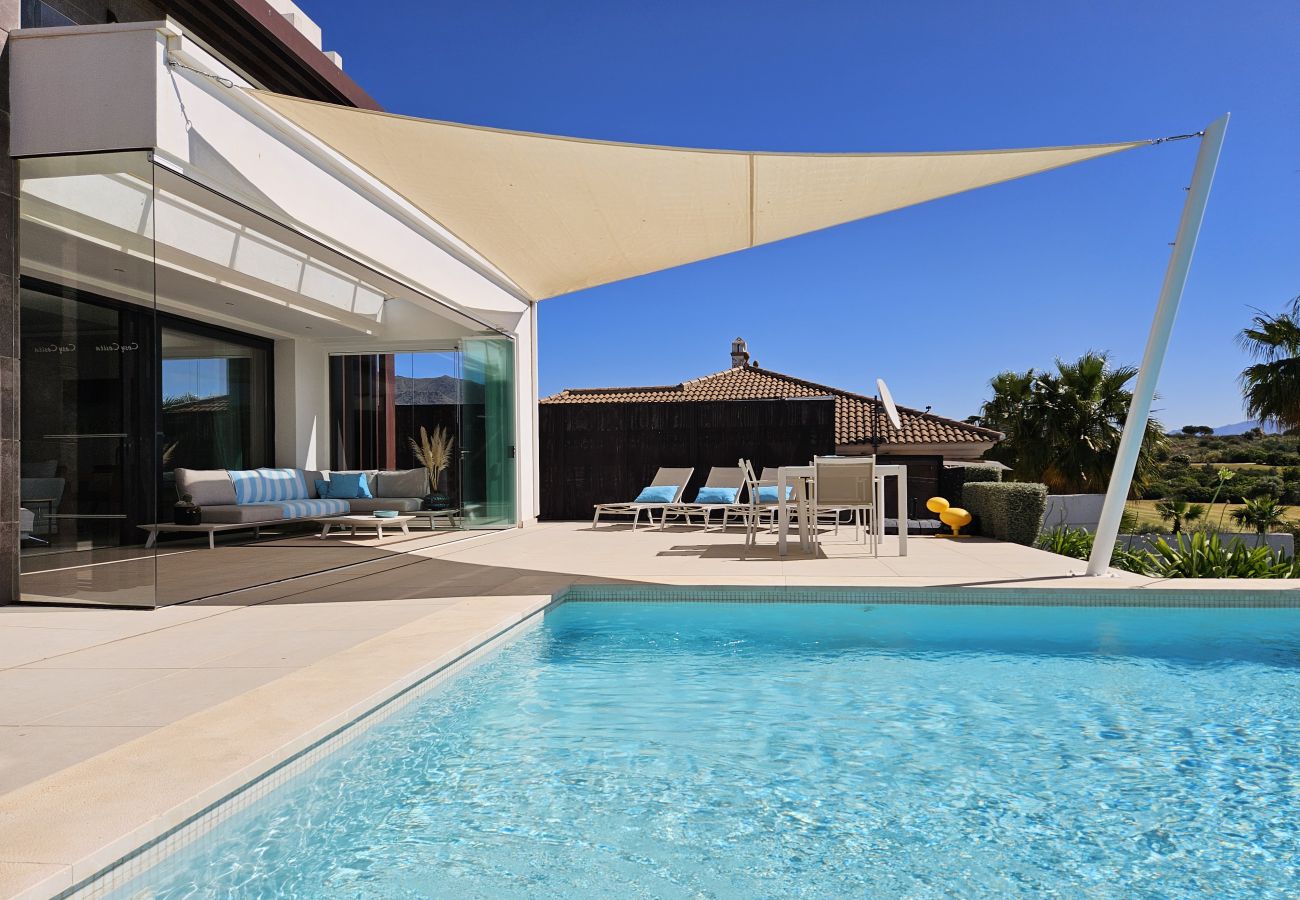 Villa in Estepona - Luxury 4 Bedroom Villa in Valle Romano, Estepona with private infinity pool and magnificent views