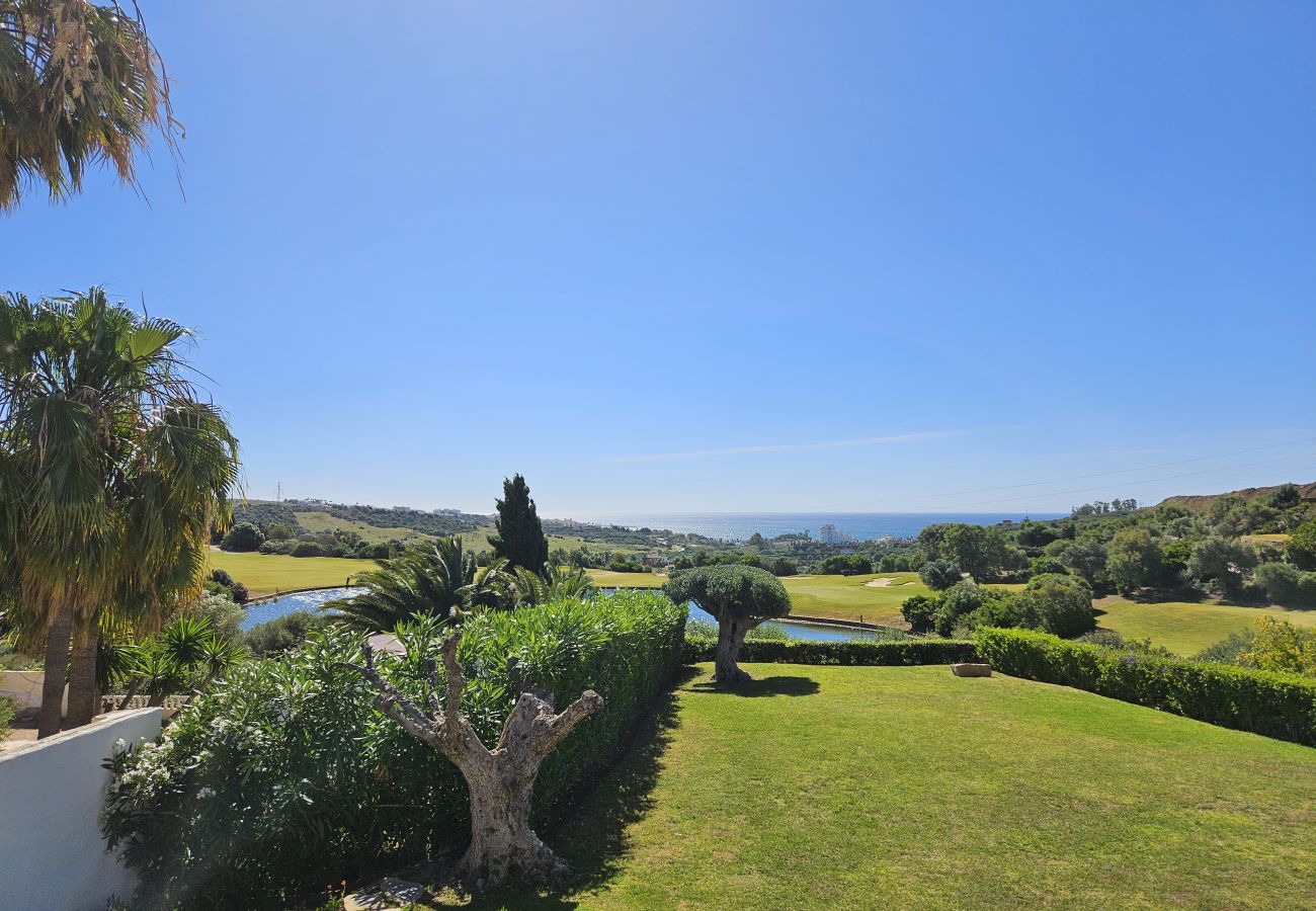 Villa in Estepona - Luxury 4 Bedroom Villa in Valle Romano, Estepona with private infinity pool and magnificent views