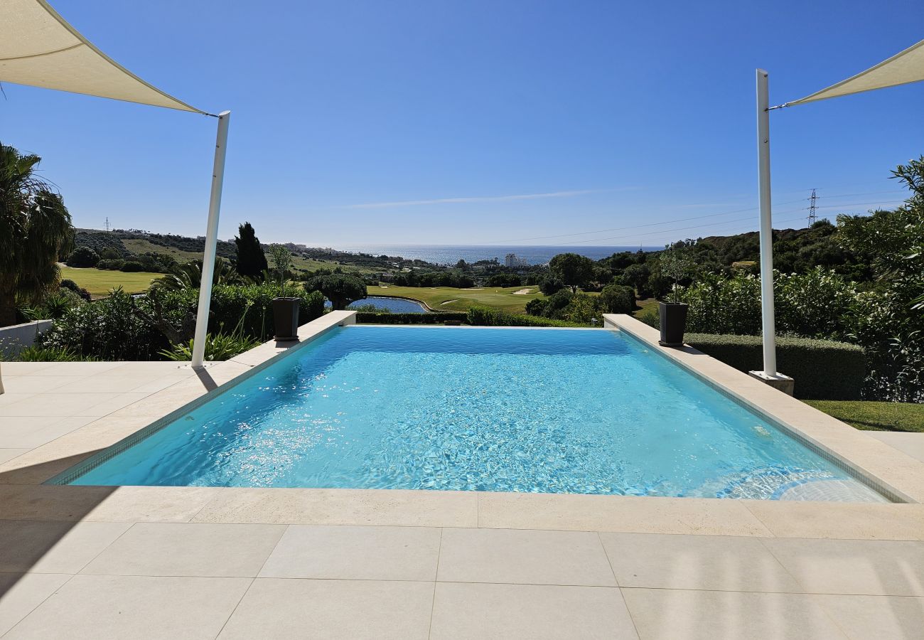 Villa in Estepona - Luxury 4 Bedroom Villa in Valle Romano, Estepona with private infinity pool and magnificent views