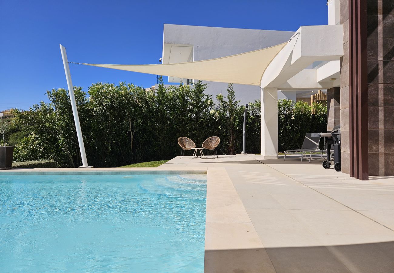 Villa in Estepona - Luxury 4 Bedroom Villa in Valle Romano, Estepona with private infinity pool and magnificent views