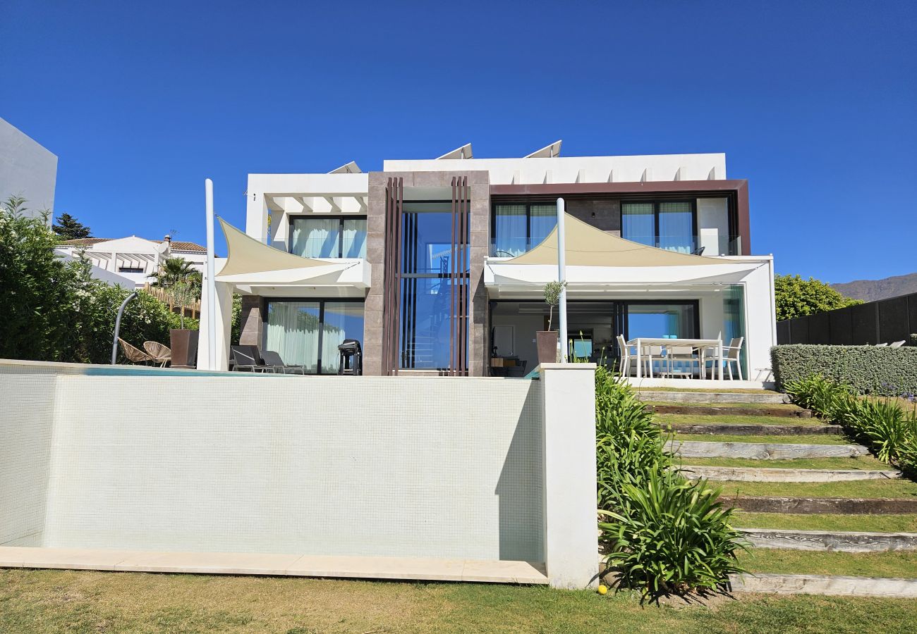 Villa in Estepona - Luxury 4 Bedroom Villa in Valle Romano, Estepona with private infinity pool and magnificent views