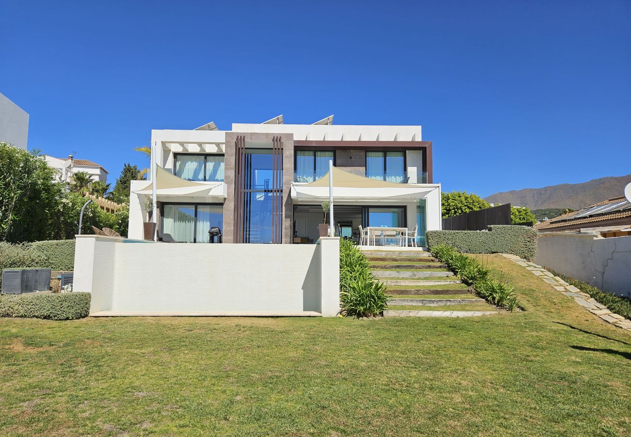 Villa in Estepona - Luxury 4 Bedroom Villa in Valle Romano, Estepona with private infinity pool and magnificent views