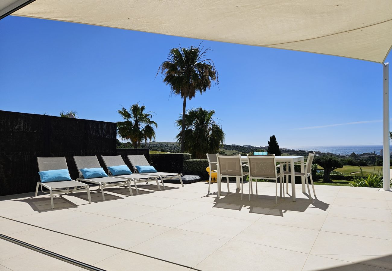 Villa in Estepona - Luxury 4 Bedroom Villa in Valle Romano, Estepona with private infinity pool and magnificent views