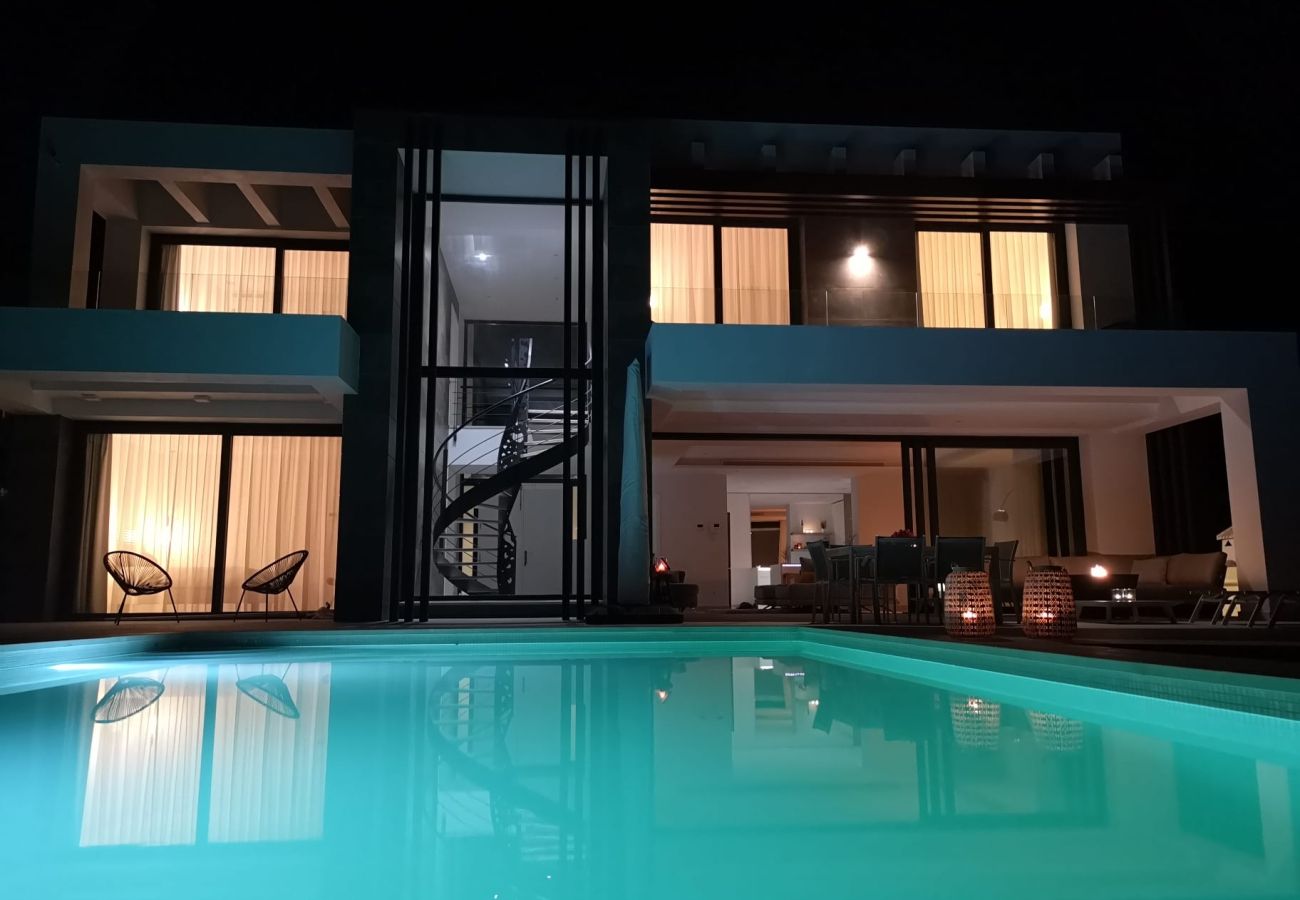 Villa in Estepona - Luxury 4 Bedroom Villa in Valle Romano, Estepona with private infinity pool and magnificent views