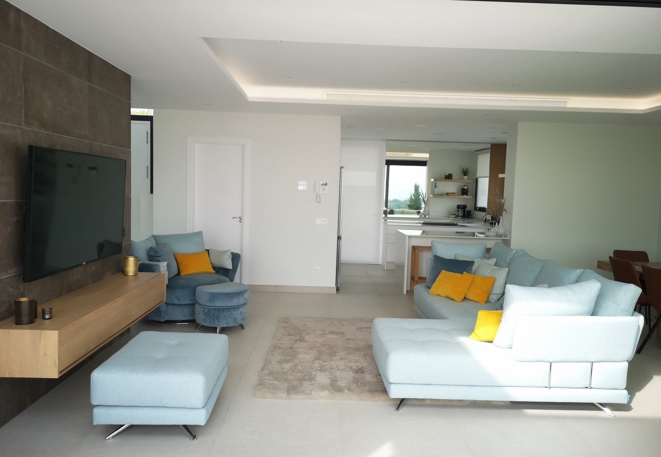 Villa in Estepona - Luxury 4 Bedroom Villa in Valle Romano, Estepona with private infinity pool and magnificent views