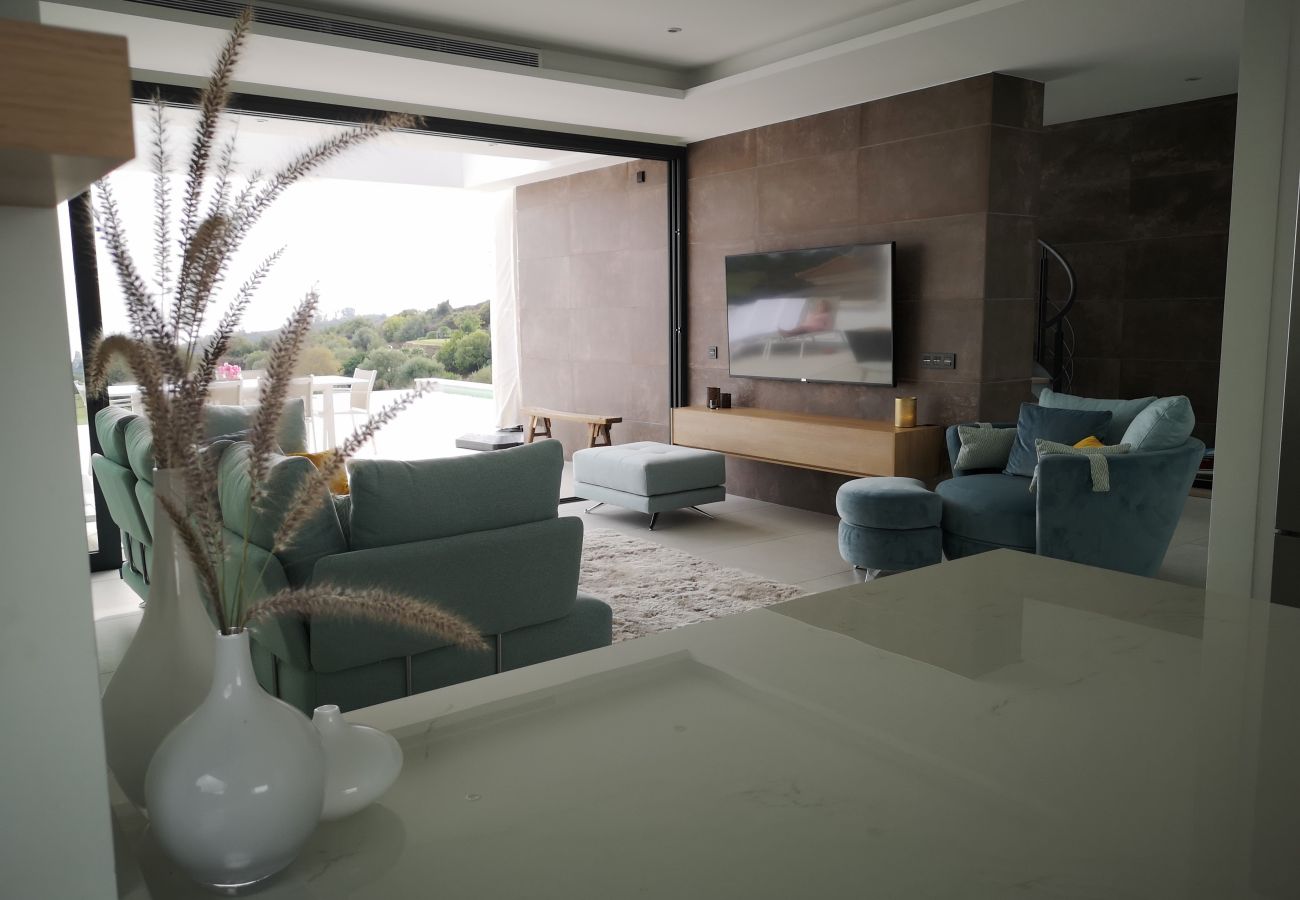 Villa in Estepona - Luxury 4 Bedroom Villa in Valle Romano, Estepona with private infinity pool and magnificent views