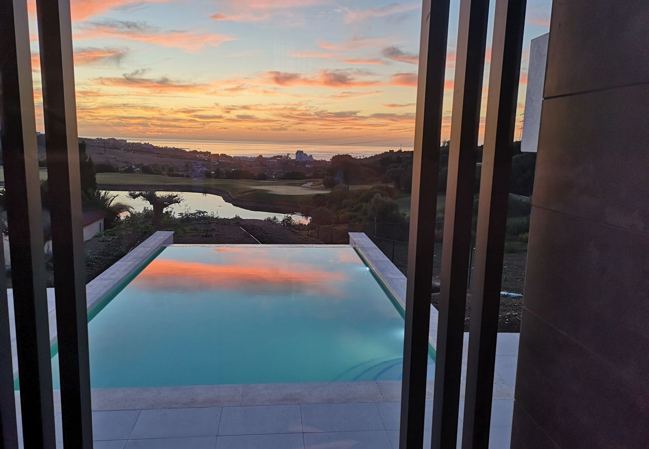 Villa in Estepona - Luxury 4 Bedroom Villa in Valle Romano, Estepona with private infinity pool and magnificent views