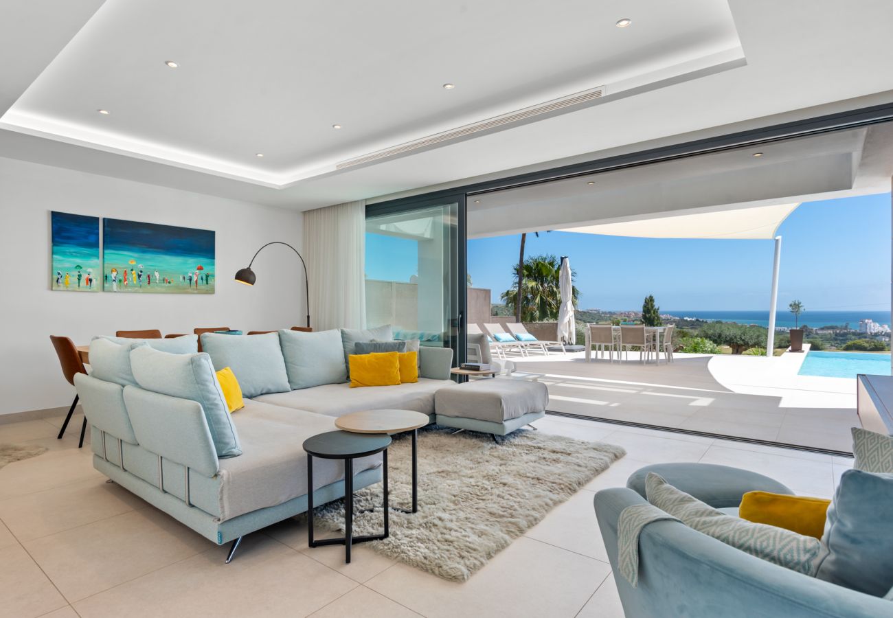 Villa in Estepona - Luxury 4 Bedroom Villa in Valle Romano, Estepona with private infinity pool and magnificent views