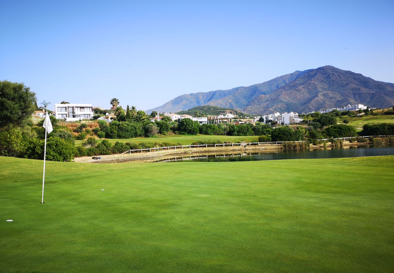 Villa in Estepona - Luxury 4 Bedroom Villa in Valle Romano, Estepona with private infinity pool and magnificent views