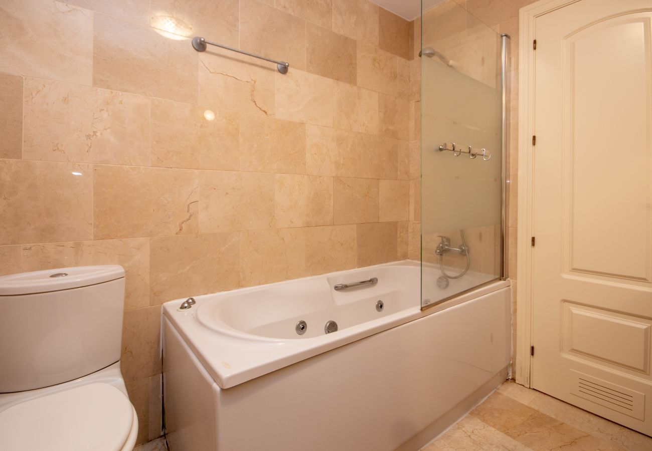 Apartment in Mijas Costa - Spacious 2 bedroom apartment in El Faro