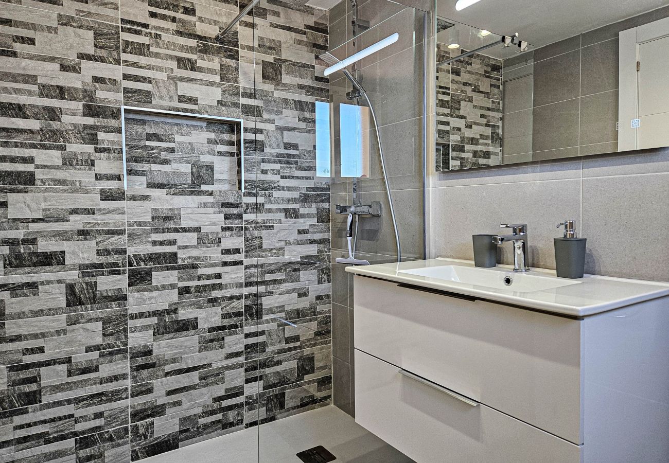 Terraced House in Mijas Costa - 2 bedroom townhouse with roof terrace