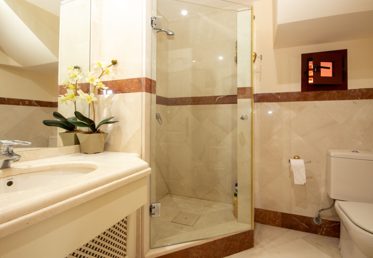 Apartment in Marbella - 3 Bedroom Penthouse Apartment in Elviria, close to sea