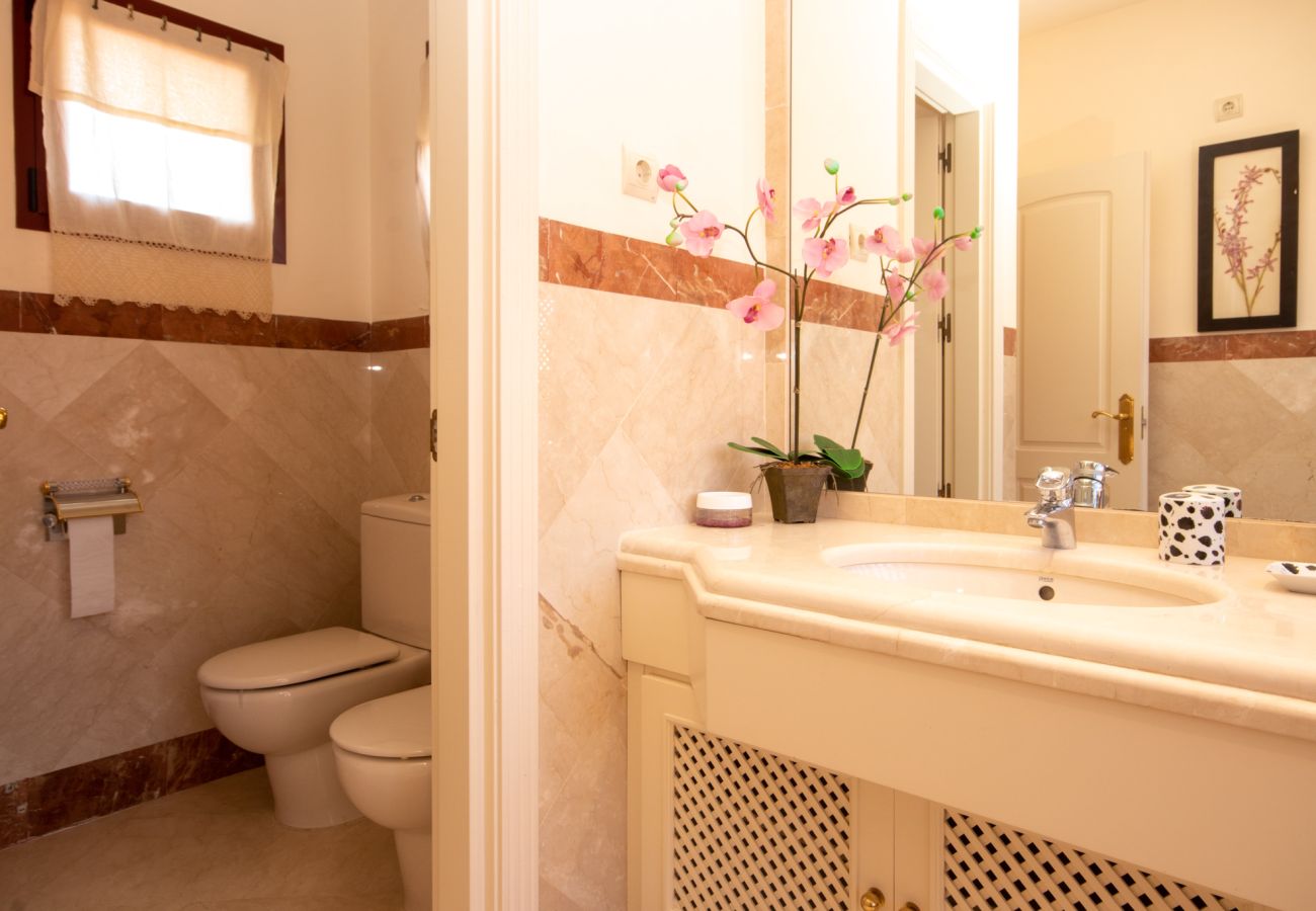 Apartment in Marbella - 3 Bedroom Penthouse Apartment in Elviria, close to sea