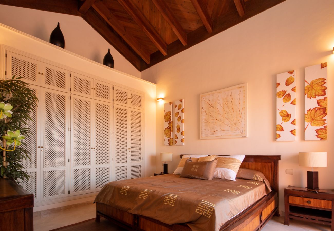 Apartment in Marbella - 3 Bedroom Penthouse Apartment in Elviria, close to sea