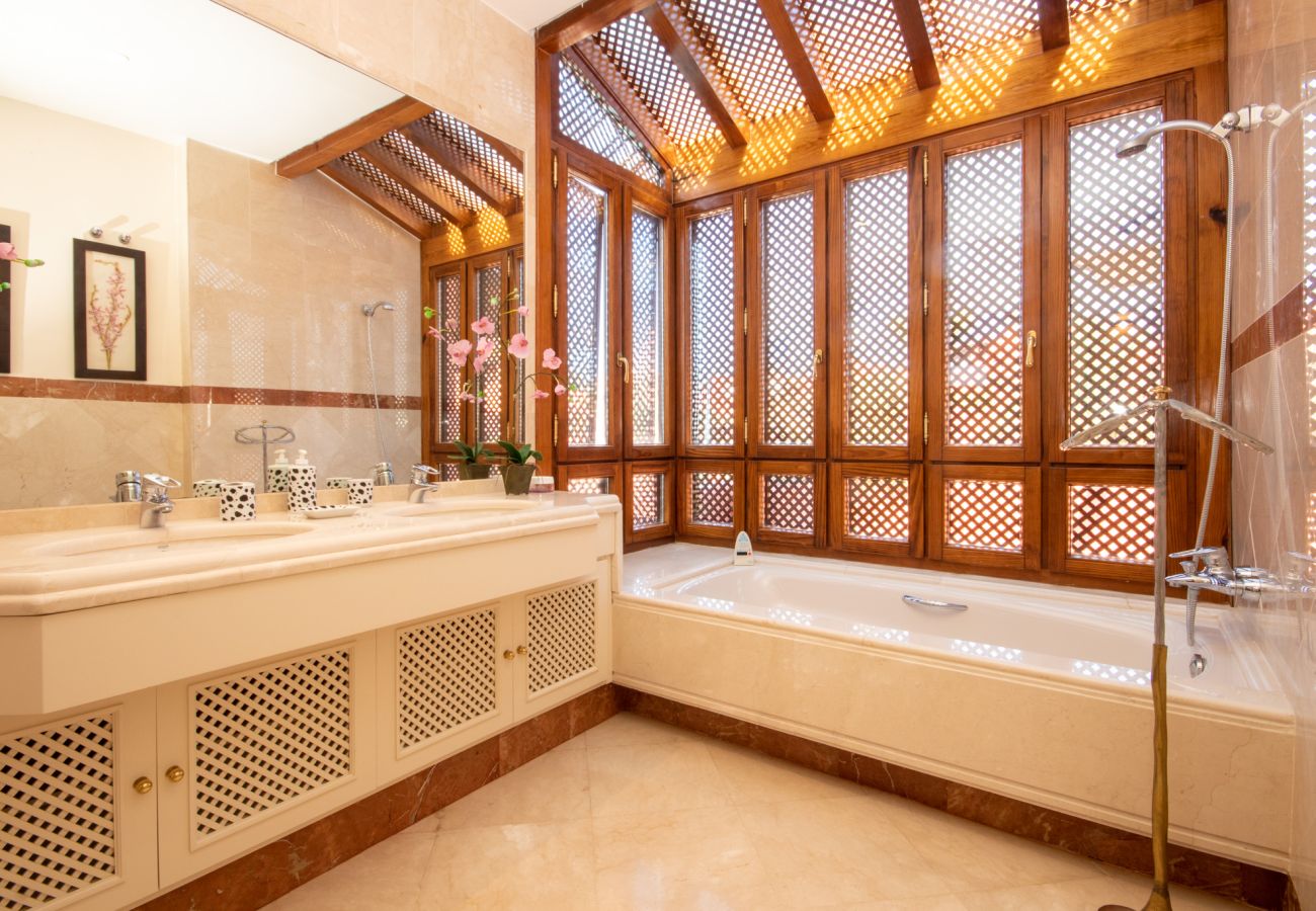 Apartment in Marbella - 3 Bedroom Penthouse Apartment in Elviria, close to sea