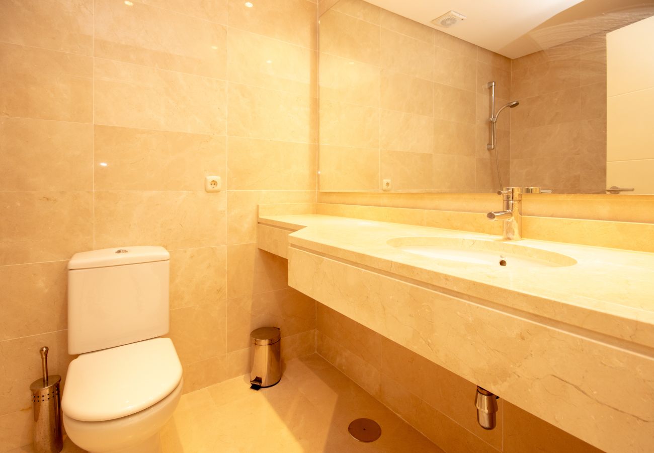 Apartment in Casares - 2 Bedroom  Apartment in Alcazaba Lagoon near Estepona