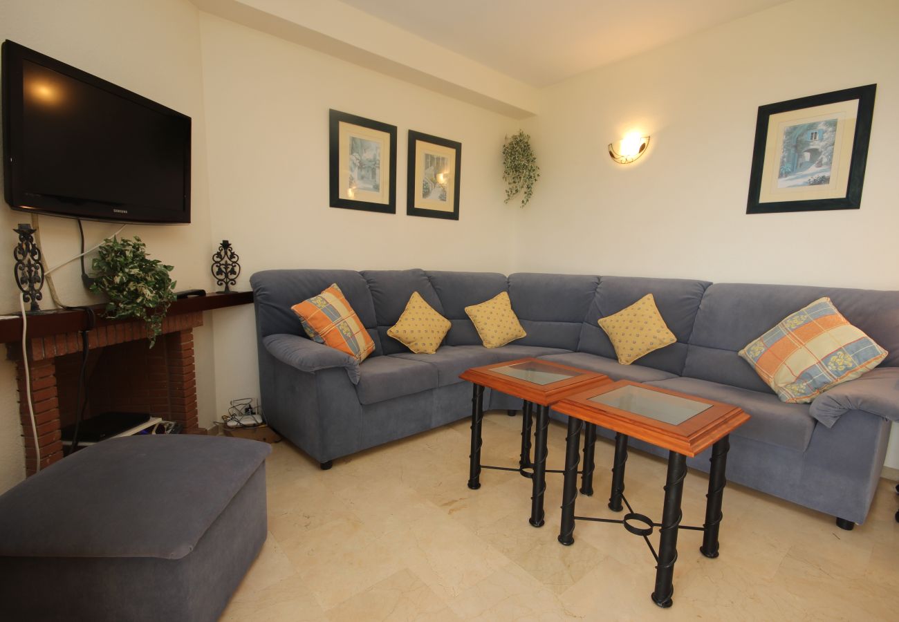 Apartment in Mijas Costa - Two bedroom apartment Torrenueva in a popular complex just a short walk from the beach
