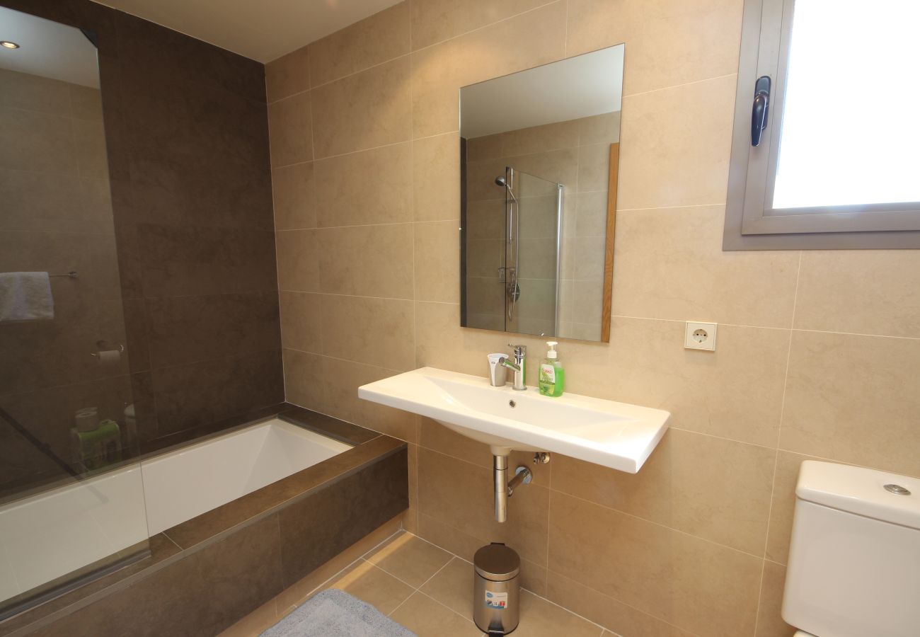 Apartment in Estepona - 2 Bedroom Apartment with Sea Views