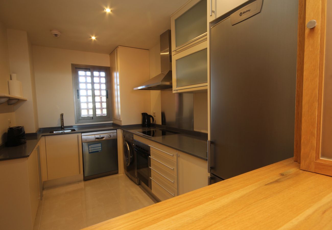 Apartment in Estepona - 2 Bedroom Apartment with Sea Views