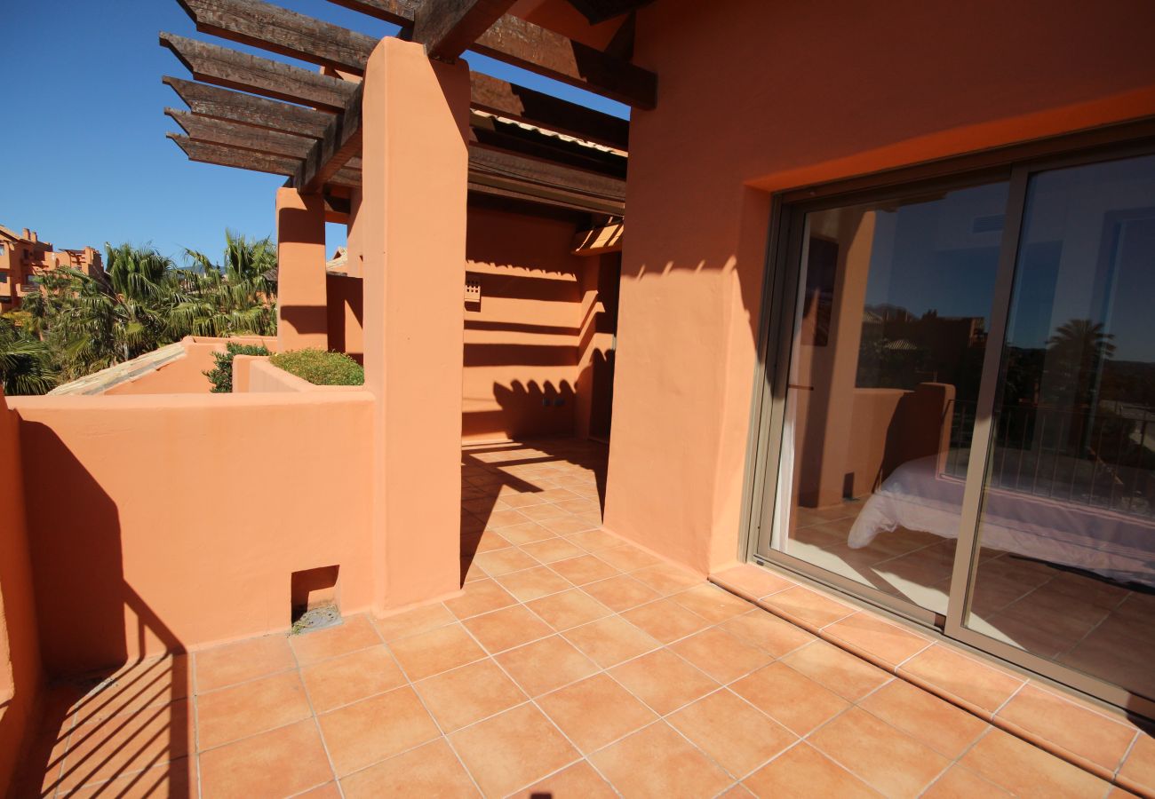 Apartment in Estepona - 2 Bedroom Apartment with Sea Views