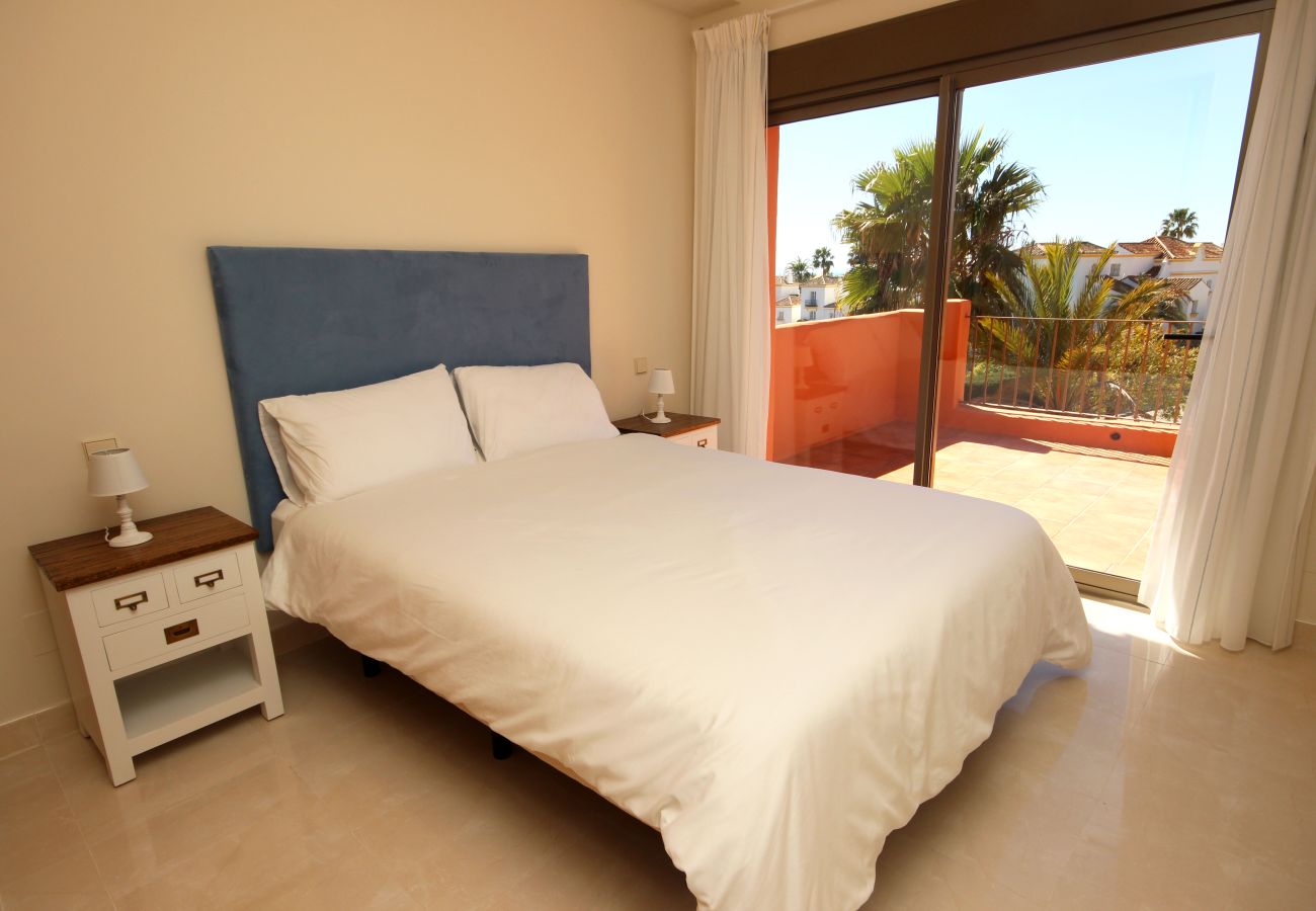 Apartment in Estepona - 2 Bedroom Apartment with Sea Views