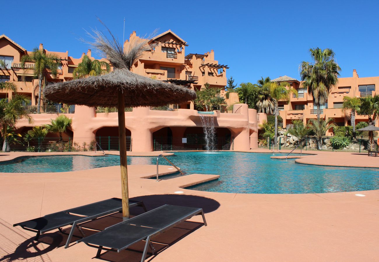 Apartment in Estepona - 2 Bedroom Apartment with Sea Views