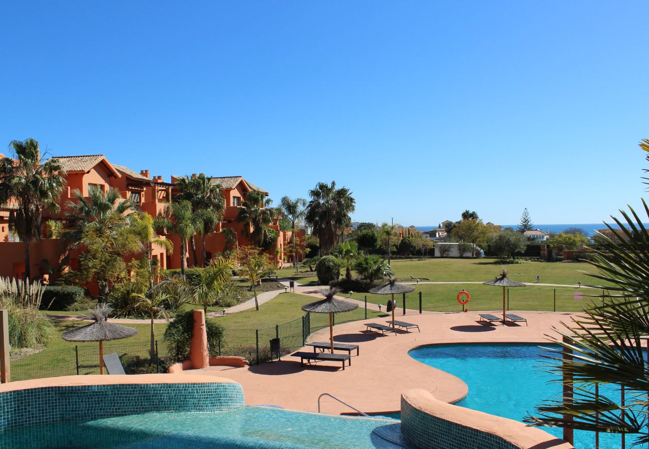 Apartment in Estepona - 2 Bedroom Apartment with Sea Views
