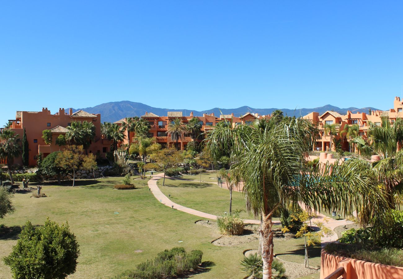 Apartment in Estepona - 2 Bedroom Apartment with Sea Views