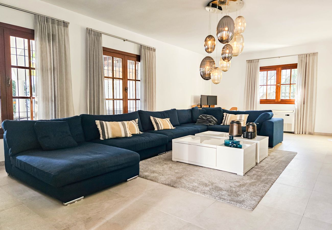 Villa in Mijas Costa - Four bedroom villa with private pool