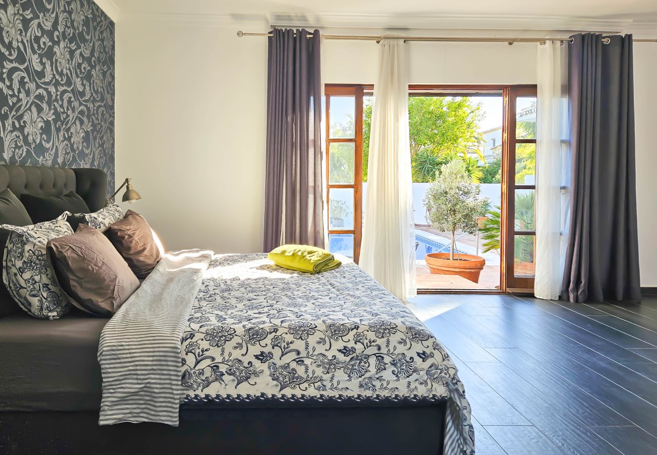 Villa in Mijas Costa - Four bedroom villa with private pool