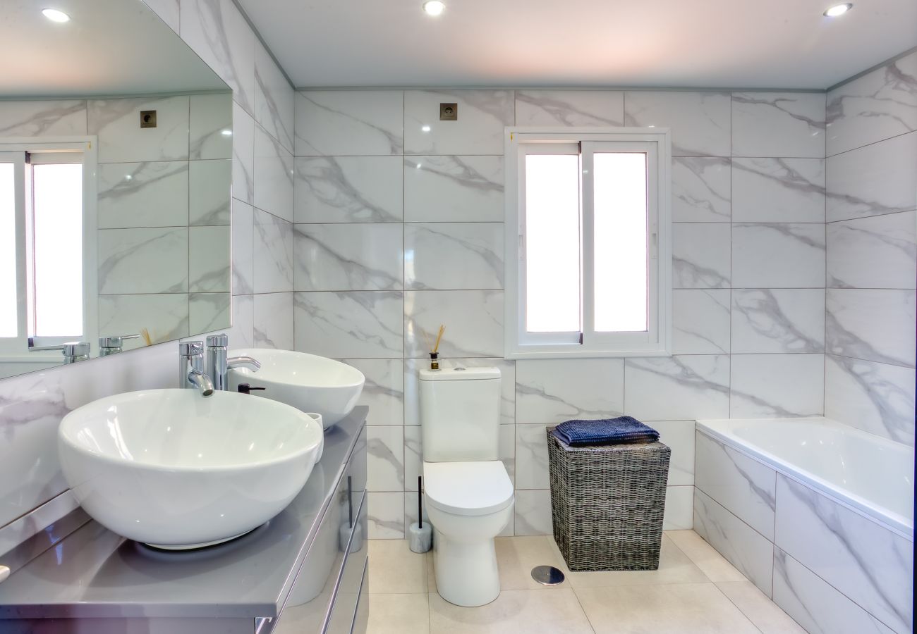 Terraced House in La Cala de Mijas - Luxury 3 bedroom beachfront townhouse