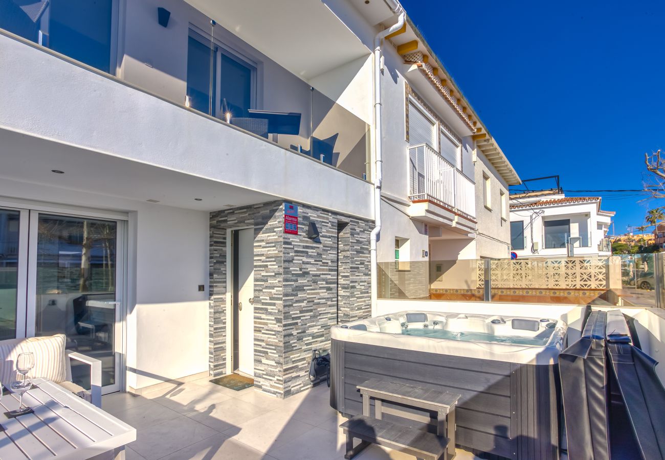Terraced House in La Cala de Mijas - Luxury 3 bedroom beachfront townhouse