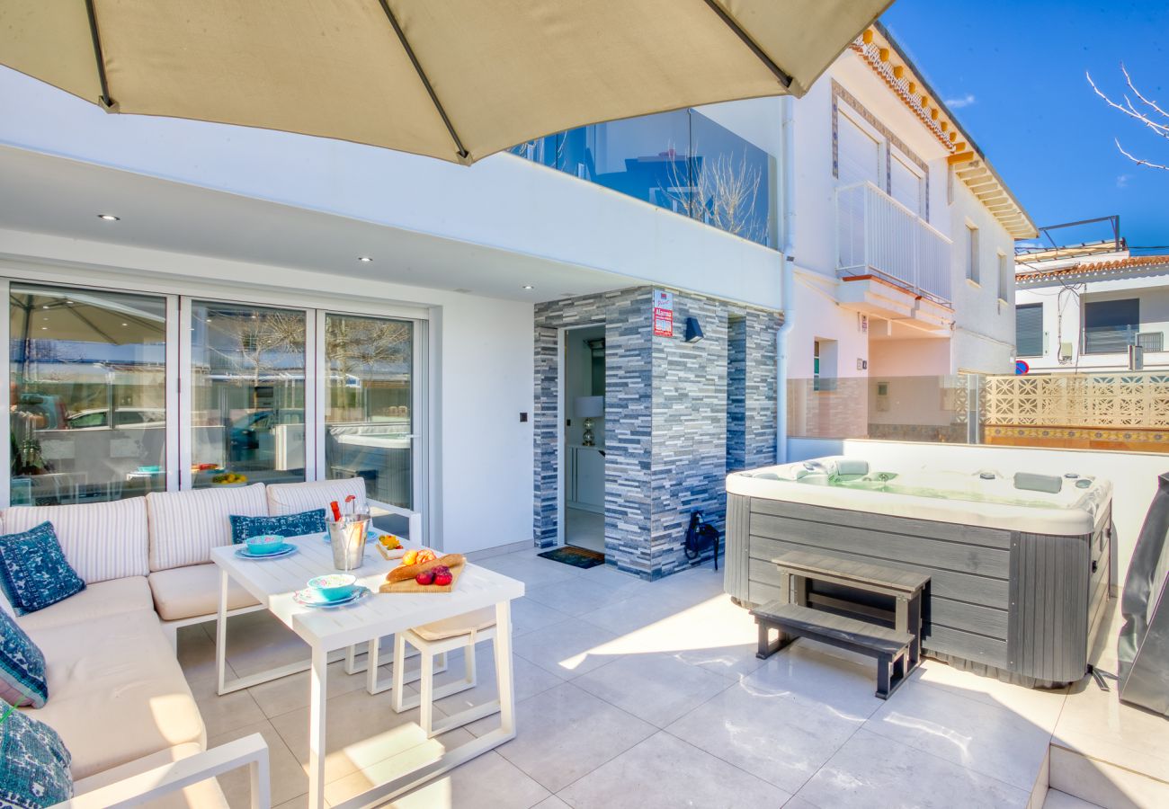 Terraced House in La Cala de Mijas - Luxury 3 bedroom beachfront townhouse