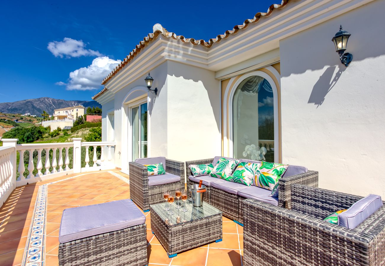 Villa in Mijas Costa - Casa Lorraine, 4 bedroom villa, private pool
